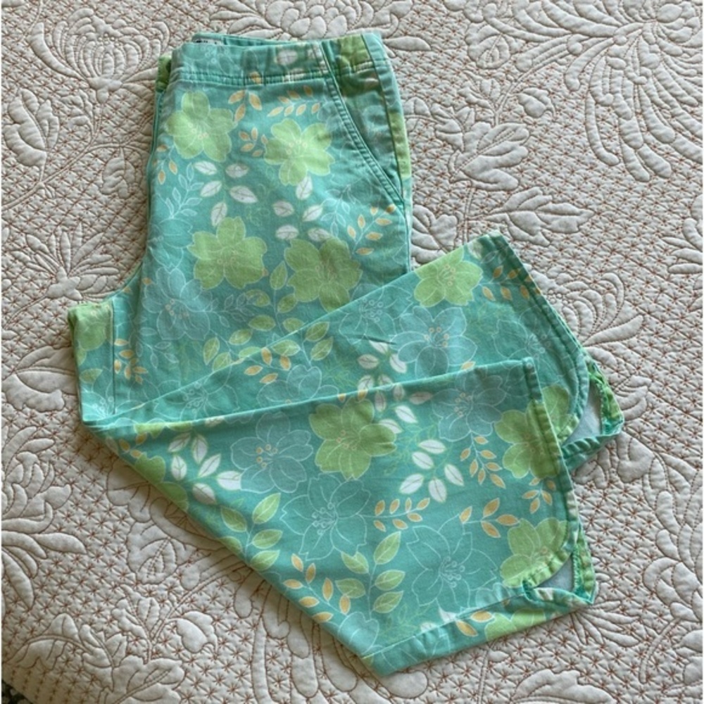 Vintage “pedal pushers” Capris. These are adorable and so fun. High end size 10P
